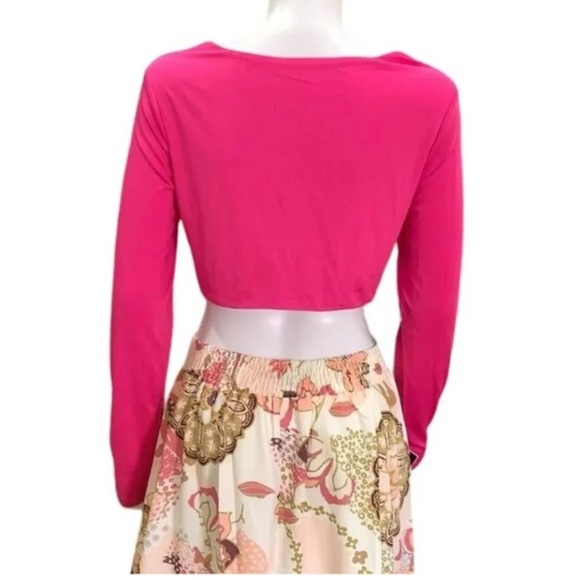 Area Stars Hot Pink Criss Crossed Crop Top Long
Sleeved Size XL - Picture 3 of 6